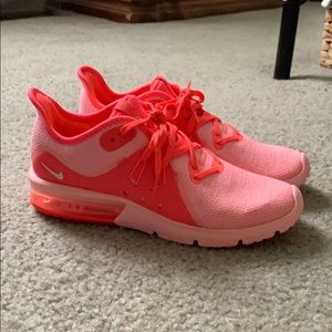 Size 7 Nike Air Max